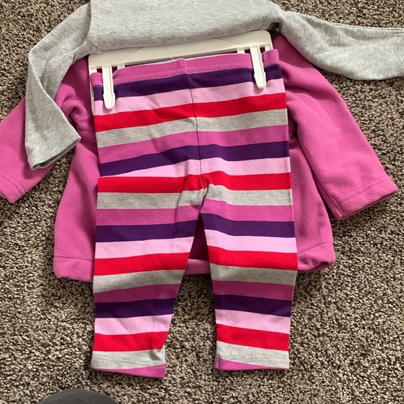 Baby Girl Carters 3 Piece set - Picture 3 of 4